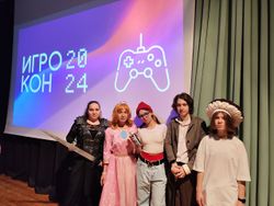 Den videoigr costums.jpg