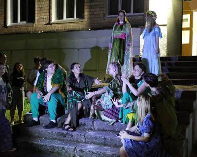 Заставка «Чествование духов»